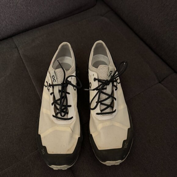 On Running Black and White Athletic Shoes - Picture 3 of 4